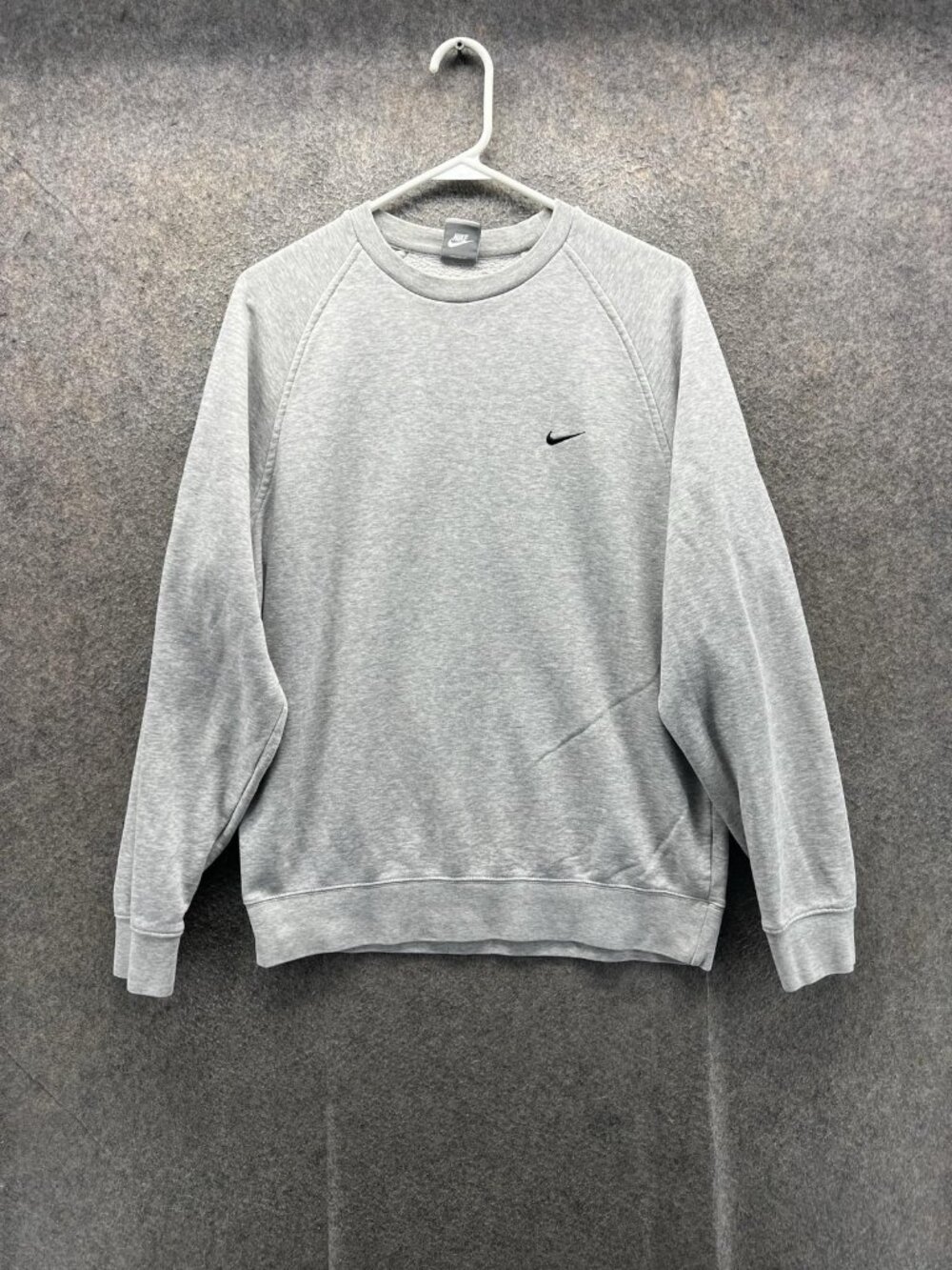 Nike Sweatshirt Mens Medium Gray Pullover Fleece Crewneck Embroidered Logo